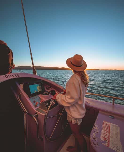 imagem n.14 de Airlie Beach: Whitsundays Full-Day Camira Sailing Adventure atividade em Queensland, carregada pelo fornecedor