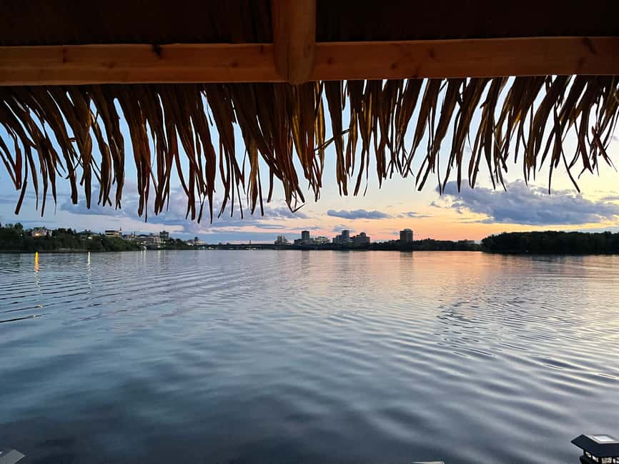 imagem n.5 de Ottawa: Cruzeiro Tiki Bar Flutuante no Rio Ottawa atividade em Província de Quebec, carregada pelo fornecedor