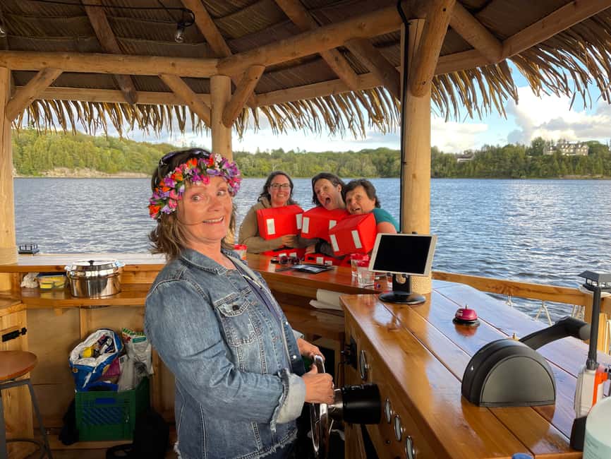 imagem n.11 de Ottawa: Cruzeiro Tiki Bar Flutuante no Rio Ottawa atividade em Província de Quebec, carregada pelo fornecedor