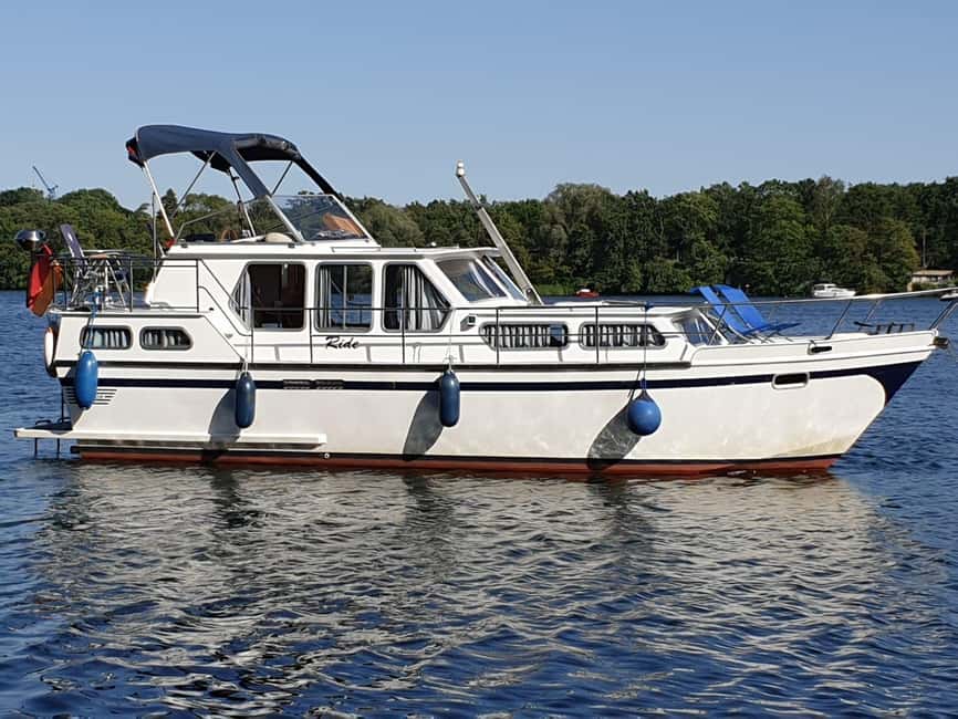 Bild Nr. 4 von 8h Private Wannsee- und Werder-Yachtfahrt Aktivität in Berlin, hochgeladen vom Anbieter
