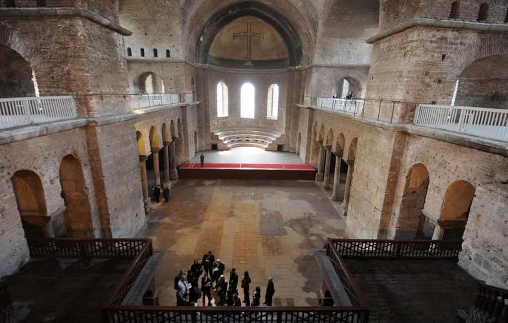 imagem n.2 de Ásia Continental & Palácio de Topkapı & Harém. Guiado, pequeno grupo atividade em Istambul, carregada pelo fornecedor
