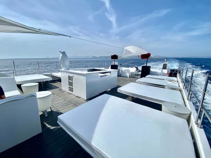 Image N°33 de Ibiza : Brunch sans fond à l'Ibiza Boat Club avec boissons et DJ activité à Ibiza (ville), publiée par le prestataire