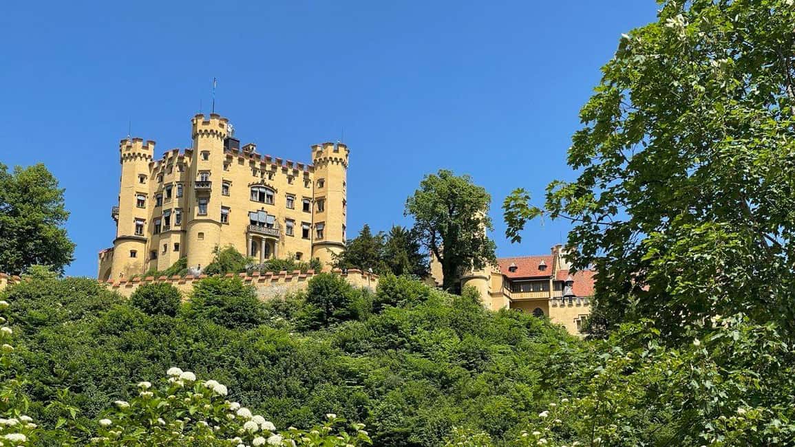 imagem n.6 de Innsbruck: Excursão em pequenos grupos ao Castelo de Neuschwanstein atividade em Schwangau, carregada pelo fornecedor