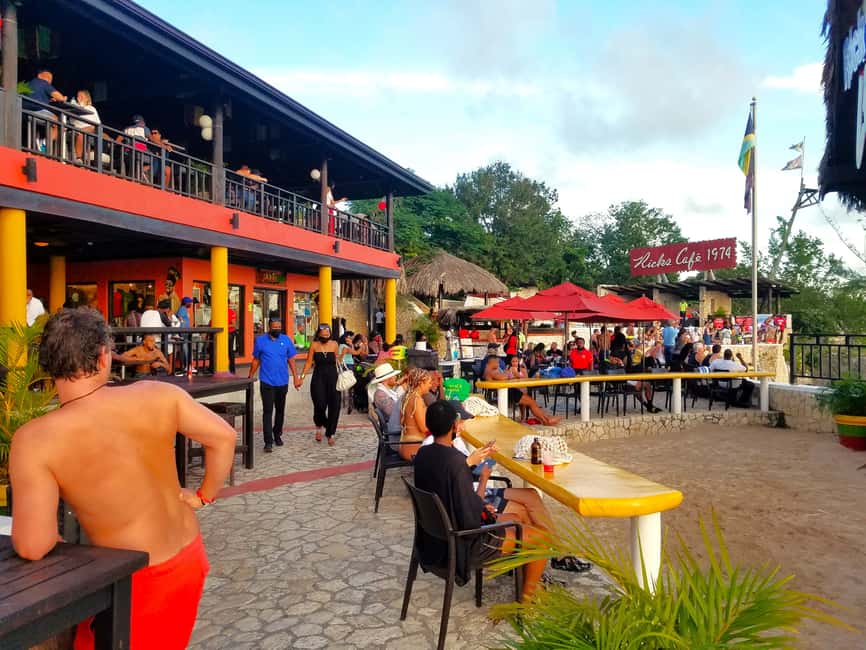 imagem n.5 de De Runaway Bay: Negril Beach e Rick's Cafe Trip by Van atividade em Negril, carregada pelo fornecedor