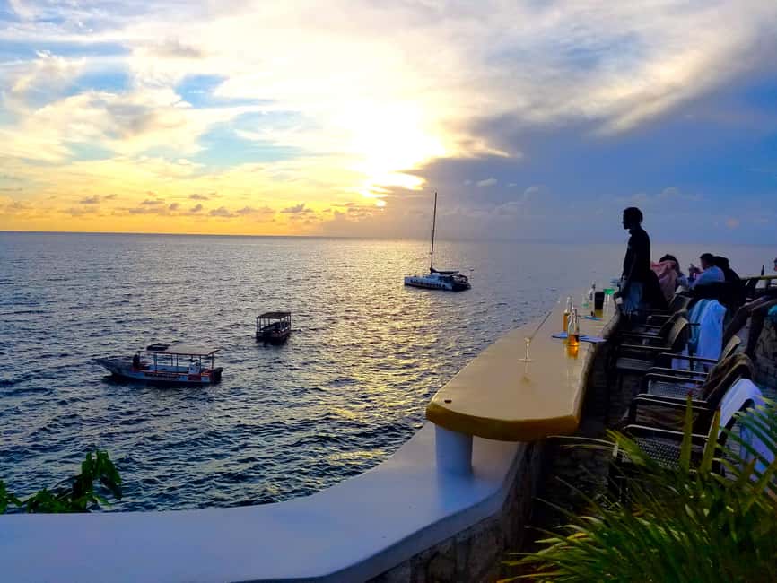 imagem n.6 de De Runaway Bay: Negril Beach e Rick's Cafe Trip by Van atividade em Negril, carregada pelo fornecedor