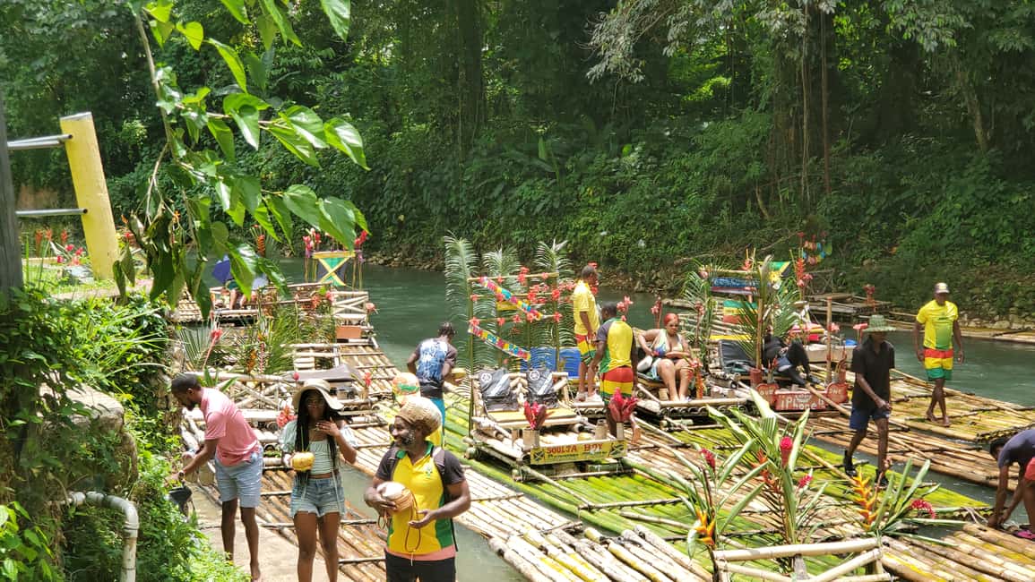 imagem n.6 de Montego Bay: Cruzeiro em jangada de bambu no Great River atividade em Montego Bay, carregada pelo fornecedor