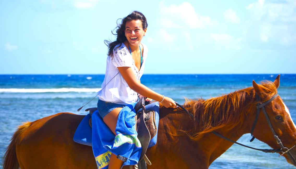 imagem n.1 de De Falmouth: passeio a cavalo e passeio na praia atividade em Falmouth, carregada pelo fornecedor