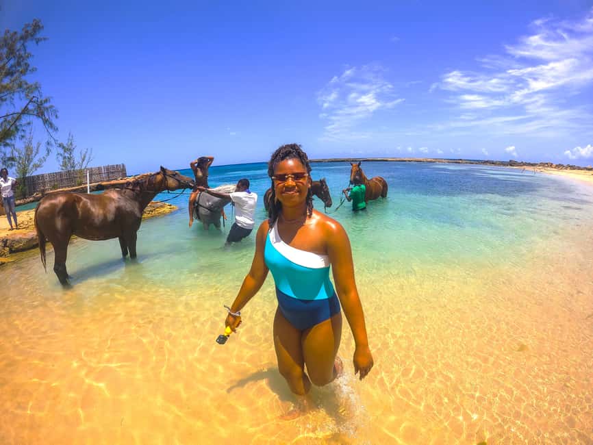 imagem n.3 de De Falmouth: passeio a cavalo e passeio na praia atividade em Falmouth, carregada pelo fornecedor