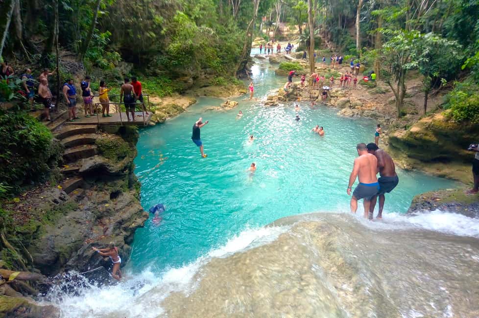 imagem n.5 de De Kingston: experiência de natação Blue Hole em Ocho Rios atividade em Kingston, Jamaica, carregada pelo fornecedor
