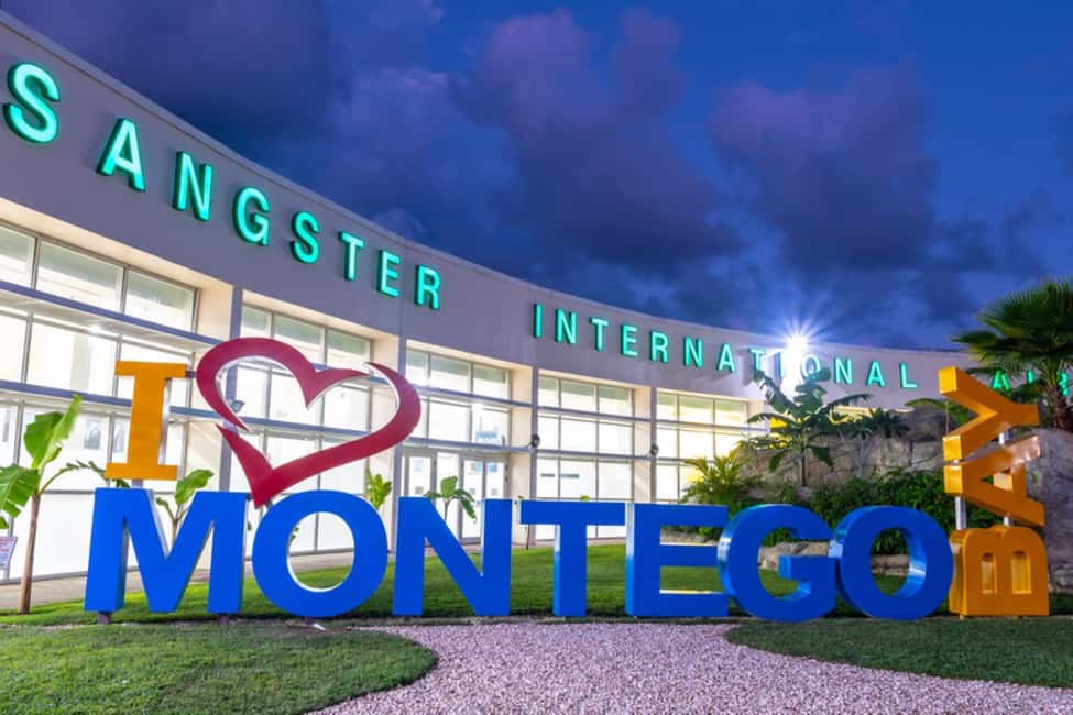 imagem n.2 de De Montego Bay: Transfer privado do aeroporto MBJ para Negril atividade em Montego Bay, carregada pelo fornecedor