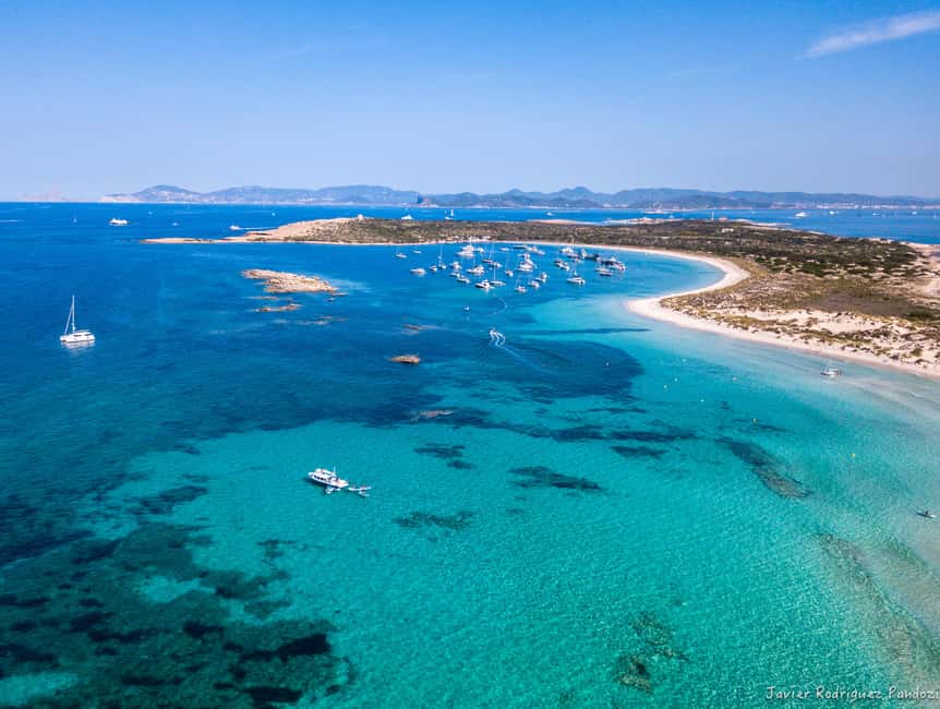 Image N°2 de Ibiza : Crystal Waters Formentera, Open Bar et déjeuner buffet activité à Îles Baléares, publiée par le prestataire