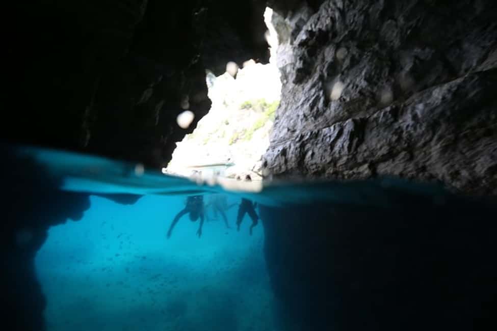 Immagine nº 12 di Dubrovnik: Grotta Azzurra e tour in barca della spiaggia di Sunj con bevande attività a Dalmazia, caricata dal fornitore
