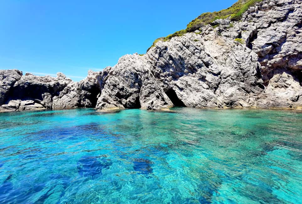Immagine nº 8 di Dubrovnik: Grotta Azzurra e tour in barca della spiaggia di Sunj con bevande attività a Dalmazia, caricata dal fornitore