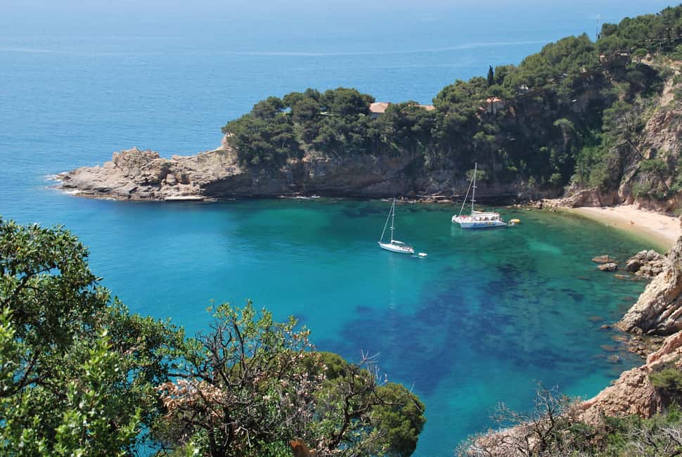 image n.16 of Lloret de Mar: Sunset Catamaran Cruise with DJ and Drinks activity in Lloret de Mar, uploaded by supplier