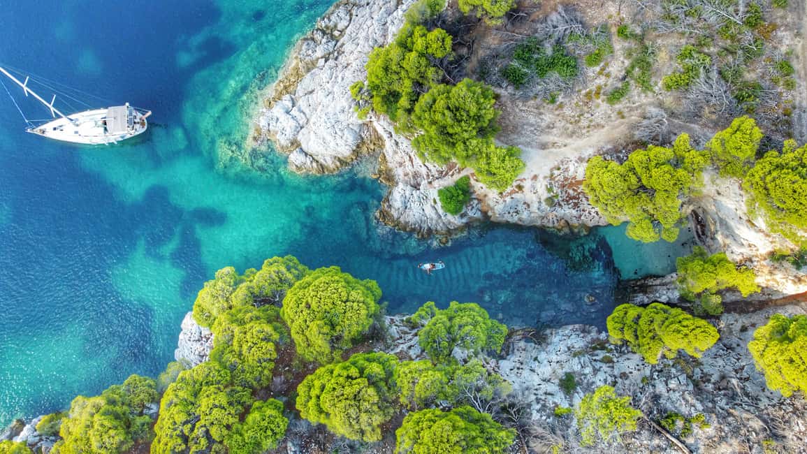 imagen n.º 6 de Skiathos: Crucero en velero de día completo con almuerzo actividad en Islas del Egeo, subida por el proveedor