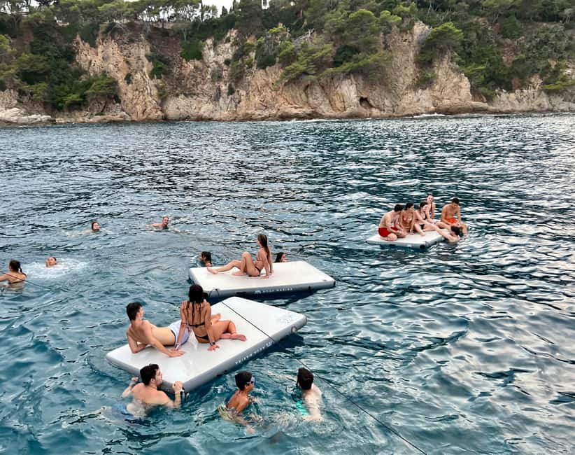 image n.13 of Lloret de Mar: Sunset Catamaran Cruise with DJ and Drinks activity in Lloret de Mar, uploaded by supplier