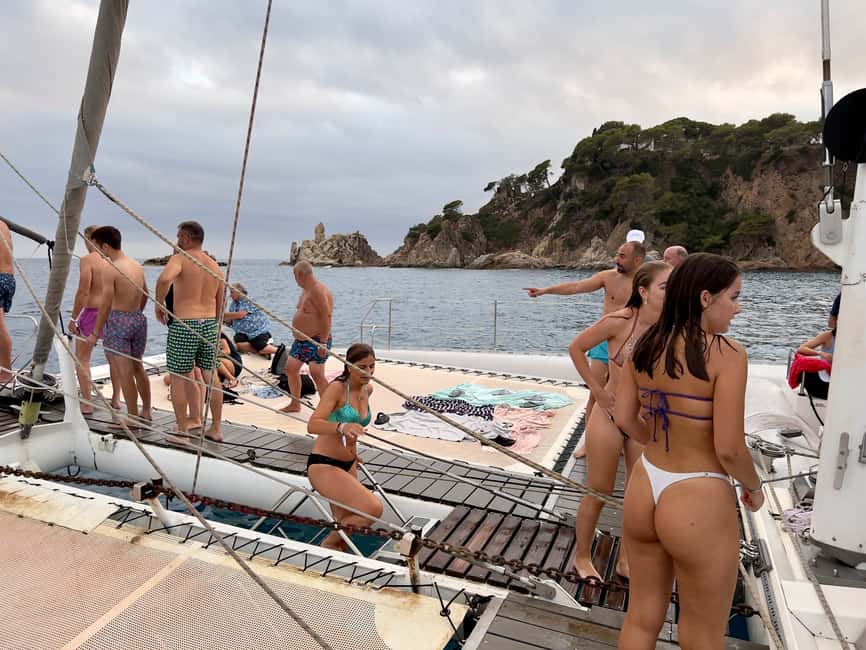 image n.8 of Lloret de Mar: Sunset Catamaran Cruise with DJ and Drinks activity in Lloret de Mar, uploaded by supplier