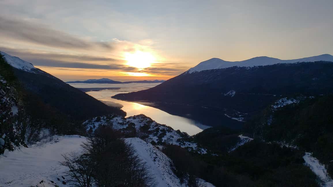 imagem n.3 de De Ushuaia: Tour particular ao Lago Fagnano em veículo com tração nas quatro rodas atividade em Terra do Fogo, carregada pelo fornecedor