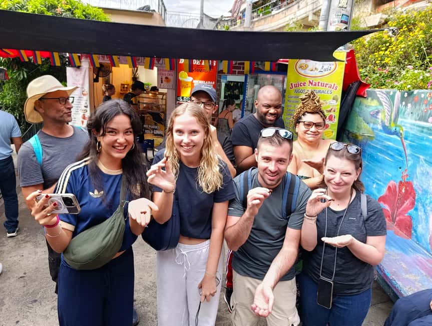 imagem n.5 de Medellín: Tour de grafite na Comuna 13 com comida de rua e teleférico atividade em Medellín, carregada pelo fornecedor