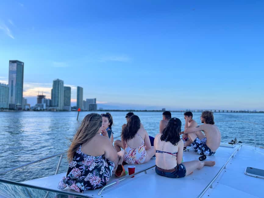imagen n.º 6 de Miami Beach: Alquiler de yate privado con capitán y champán actividad en Miami, subida por el proveedor