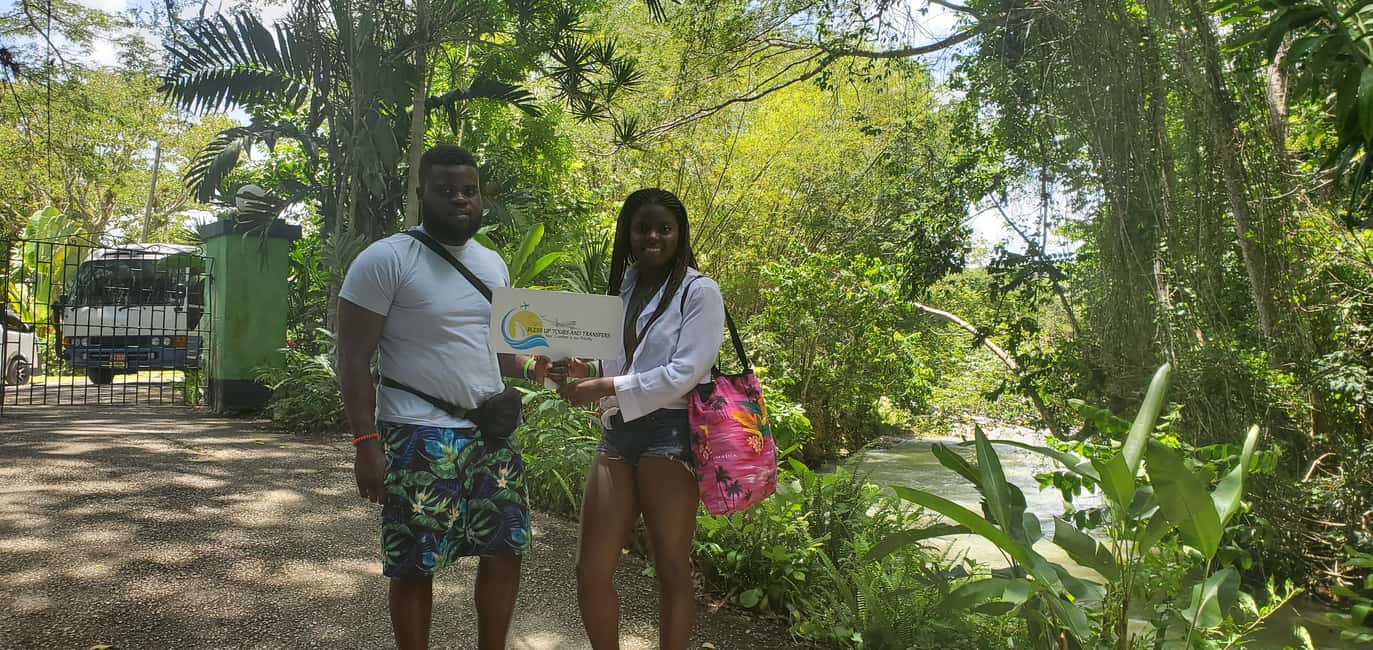 imagem n.7 de Montego Bay: Cruzeiro em jangada de bambu no Great River atividade em Montego Bay, carregada pelo fornecedor