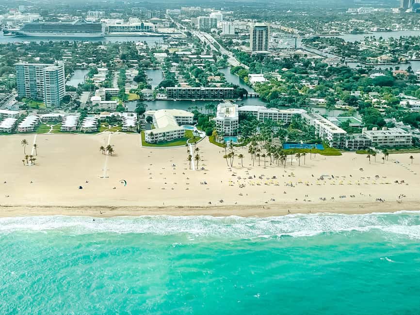 image n.27 of Miami Beach: South Beach Private Airplane Tour with Drinks activity in Miami, uploaded by supplier