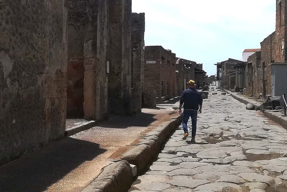 image n.2 of Pompeii: Guided Tour with Archaeologist with max. 12 People activity in Pompei, Campania, uploaded by supplier