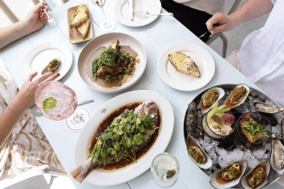 billede nr.5 af aktiviteten Waiheke Sunset Wine + Dine Scenic Tour i Nordøen, uploadet af udbyder