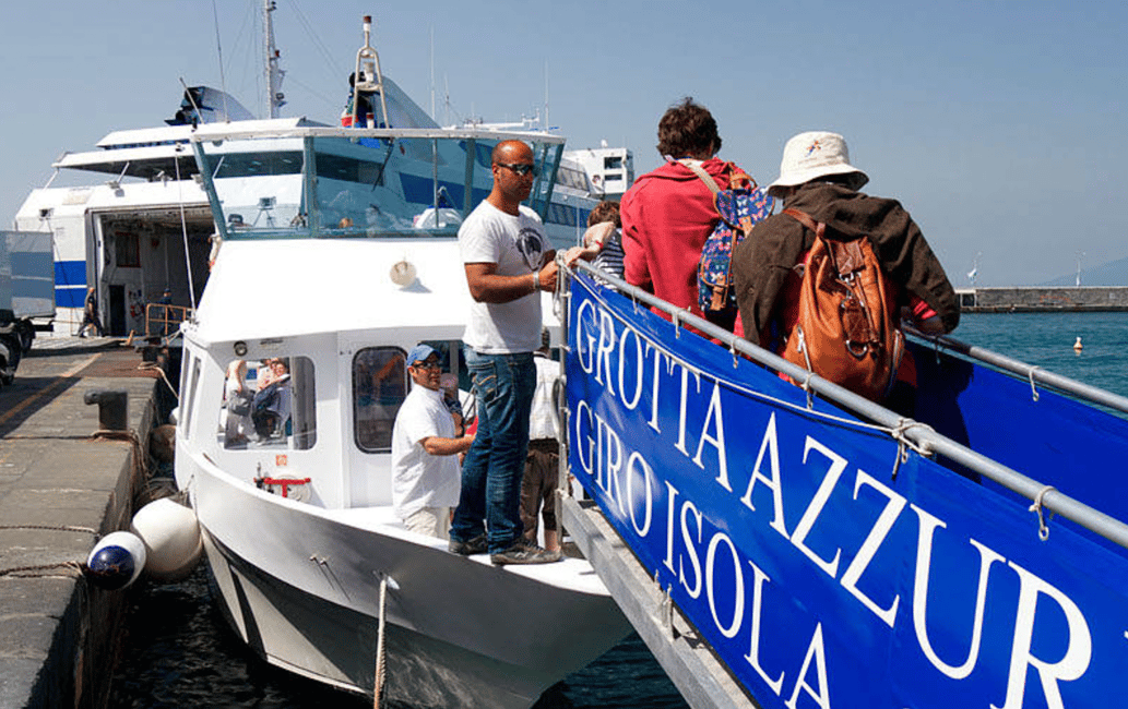 imagem n.3 de Capri: excursão turística pela ilha com parada na Gruta Azul atividade em Anacapri, carregada pelo fornecedor