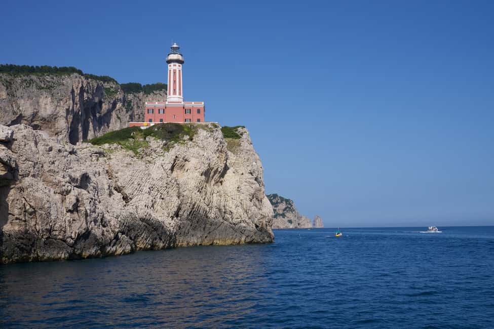 imagem n.9 de Capri: excursão turística pela ilha com parada na Gruta Azul atividade em Anacapri, carregada pelo fornecedor