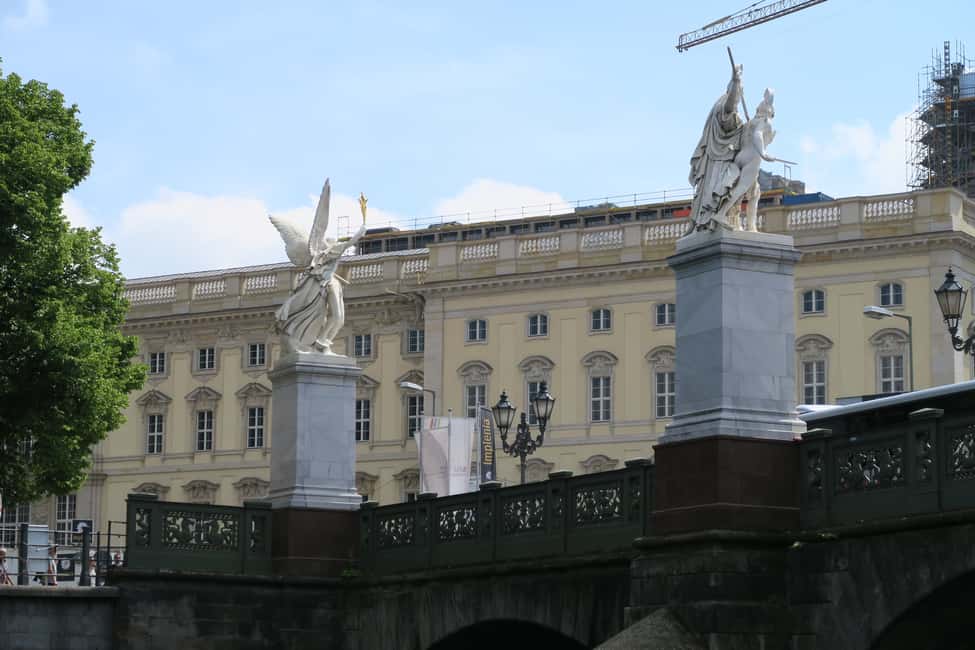 Bild Nr. 6 von Berlin: E-Boat Sightseeing Spree-Kreuzfahrt auf Deutsch & Englisch Aktivität in Berlin, hochgeladen vom Anbieter