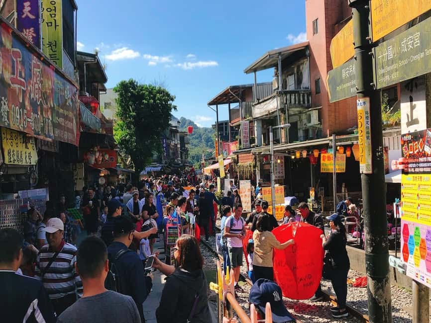 image n.30 of From Taipei: Yehliu, Jiufen, and Pingxi Day Tour activity in New Taipei City, uploaded by supplier