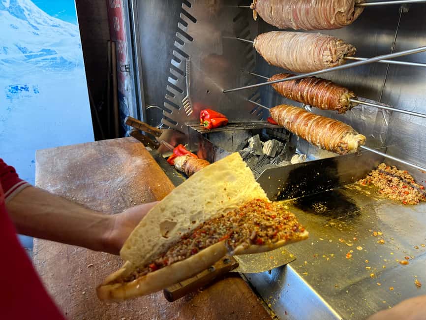 imagen n.º 2 de Estambul: Visita gastronómica guiada con viaje en ferry y degustaciones actividad en Estambul, subida por el proveedor