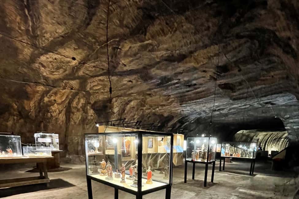 imagem n.3 de Loulé: Coleção de Arte de Santa Bárbara com Visita Guiada às Minas de Sal atividade em Loulé, carregada pelo fornecedor