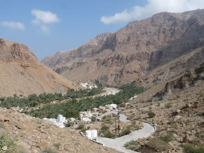 Immagine nº 5 di Mascate: tour privato di un'intera giornata a Wadi Mibam in auto 4x4 attività a Regione al-Sharqiyya, caricata dal fornitore