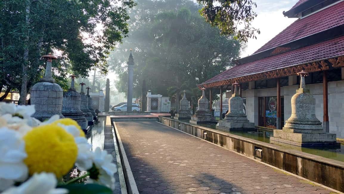 image n.4 of Yogyakarta: Borobudur Climb & Prambanan Guided Tour activity in Yogyakarta, uploaded by supplier