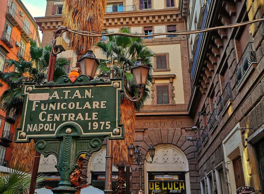 Image N°1 de Naples : Tour de ville privé avec le Castel Sant'Elmo et les églises activité à Naples, publiée par le prestataire