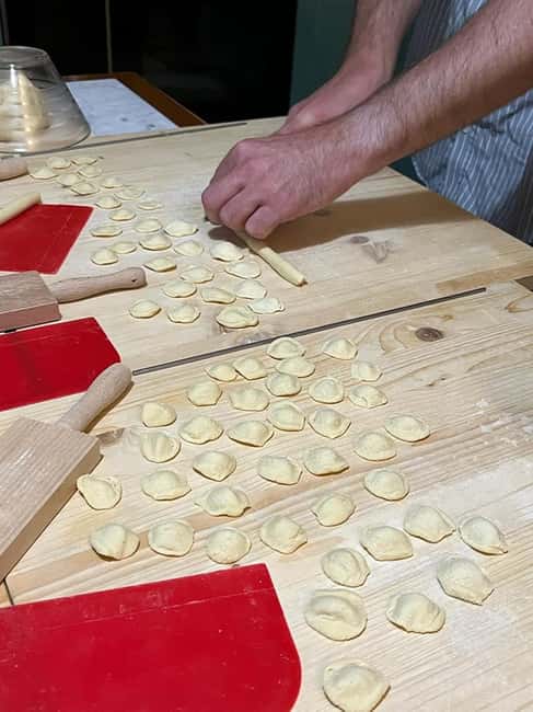 Immagine nº 5 di Corso di cucina a domicilio a Lecce: Orecchiette artigianali e vino da degustare attività a Lecce, caricata dal fornitore