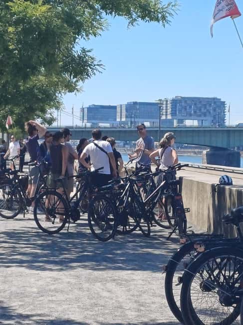 imagem n.16 de Colónia: Tour guiado de 3 horas em bicicleta atividade em Colônia, Alemanha, carregada pelo fornecedor
