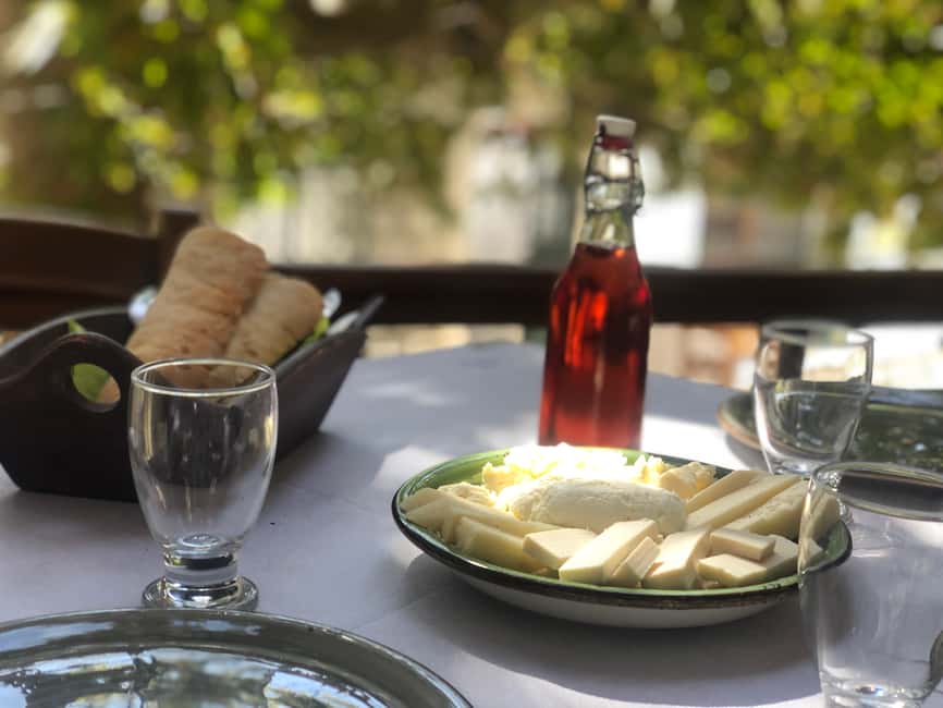 Image N°2 de Naxos : Visite culinaire dans les villages locaux activité à Apeiranthos, publiée par le prestataire