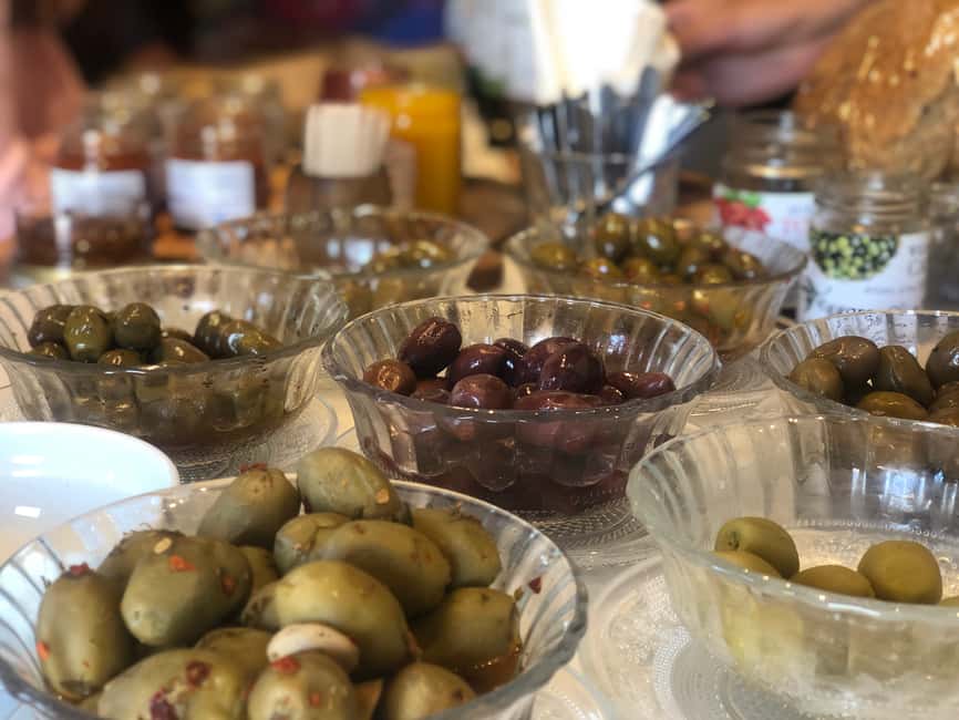 Image N°17 de Naxos : Visite culinaire dans les villages locaux activité à Apeiranthos, publiée par le prestataire