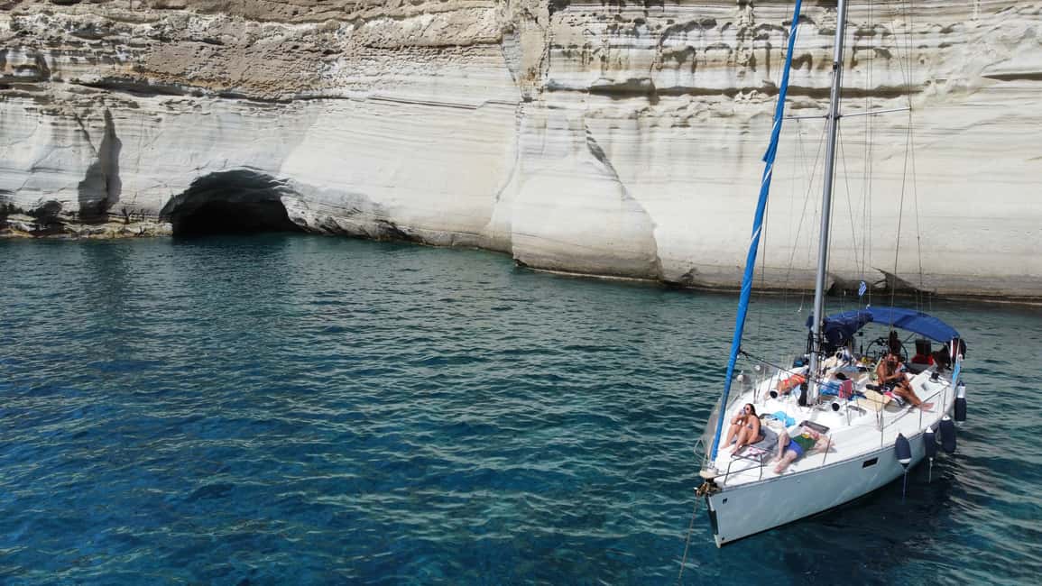 imagen n.º 3 de Desde Milos: Crucero guiado de un día a Kleftiko con almuerzo actividad en Cícladas, subida por el proveedor