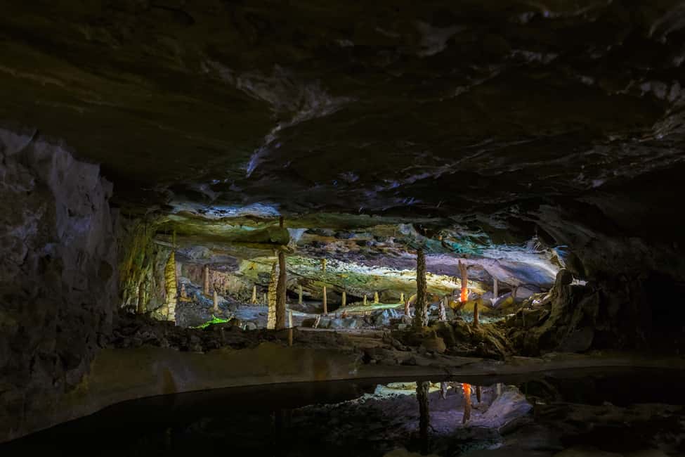 imagen n.º 3 de Desde Interlaken: Excursión a las Cuevas Beatus, el Lago Azul y el Lago de Thun actividad en Interlaken, subida por el proveedor