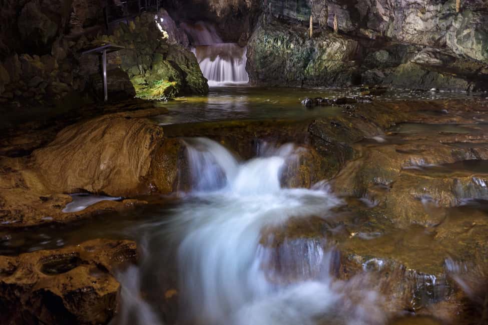 imagen n.º 8 de Desde Interlaken: Excursión a las Cuevas Beatus, el Lago Azul y el Lago de Thun actividad en Interlaken, subida por el proveedor