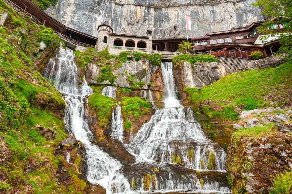 imagen n.º 6 de Desde Interlaken: Excursión a las Cuevas Beatus, el Lago Azul y el Lago de Thun actividad en Interlaken, subida por el proveedor