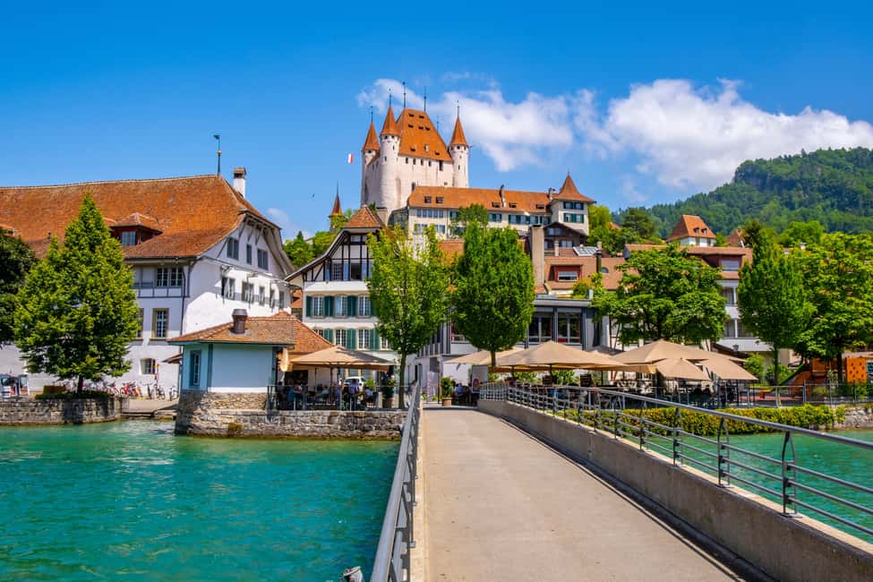 imagen n.º 2 de Desde Interlaken: Excursión a las Cuevas Beatus, el Lago Azul y el Lago de Thun actividad en Interlaken, subida por el proveedor