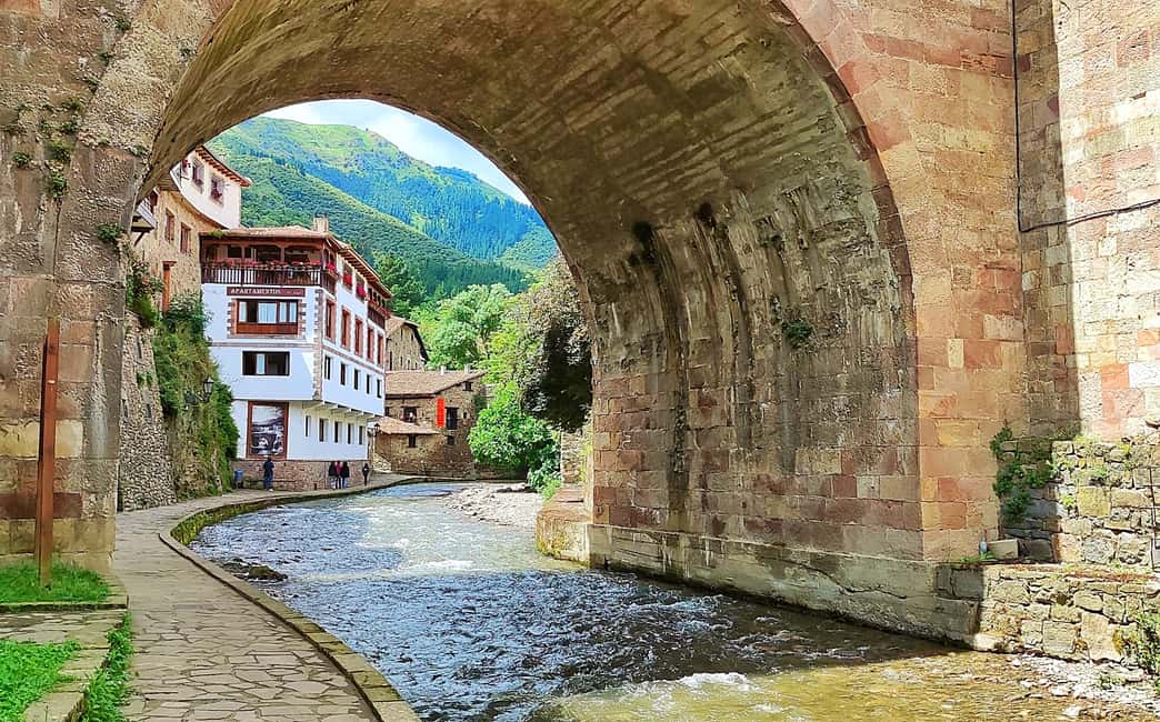 imagen n.º 11 de Santander: Excursión de un día a Picos, Monasterio de Santo Toribio y Potes actividad en Principado de Asturias, subida por el proveedor