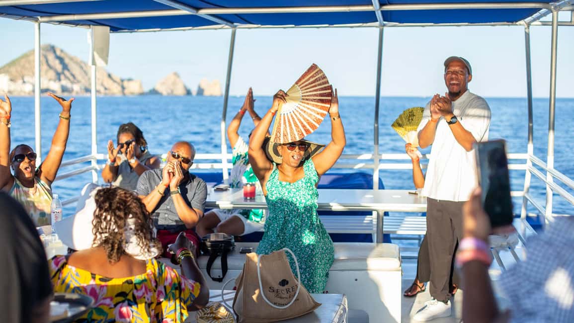 image n.18 of Los Cabos: Sunset Dinner Cruise with Transportation activity in Cabo San Lucas, uploaded by supplier