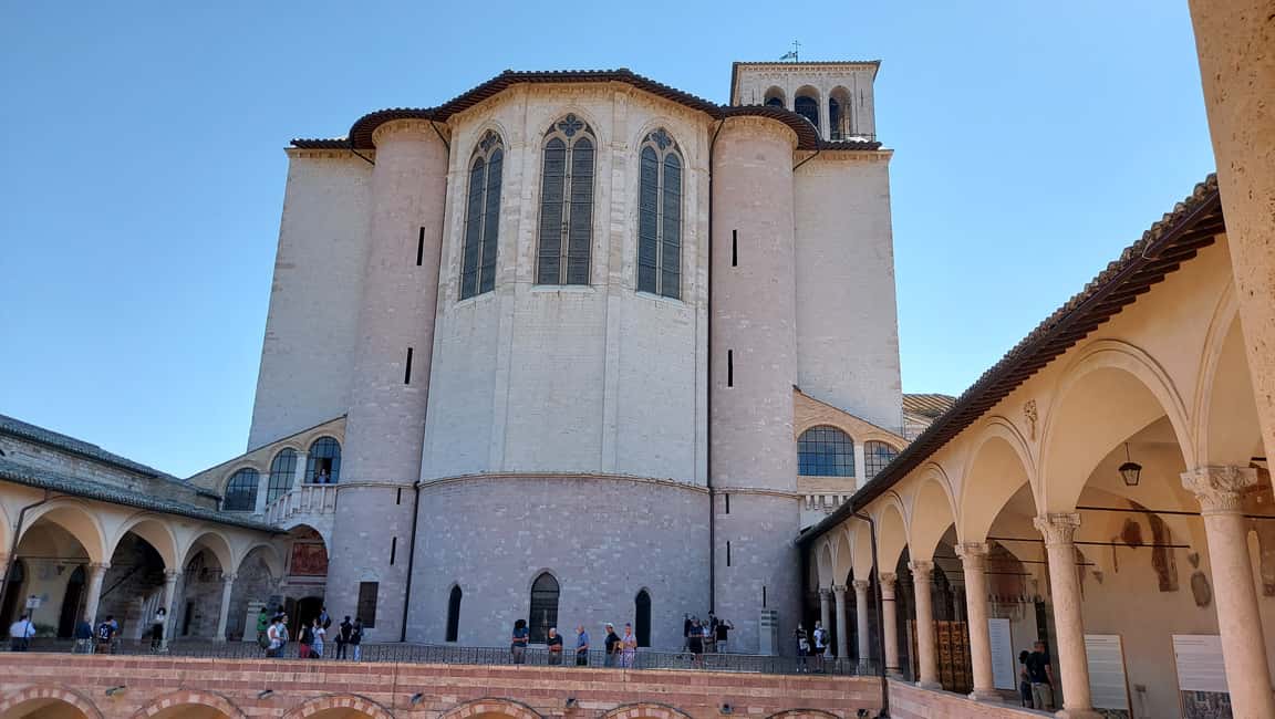 imagem n.3 de Assis: Visita Guiada Privada à Basílica de São Francisco atividade em Assis, Itália, carregada pelo fornecedor