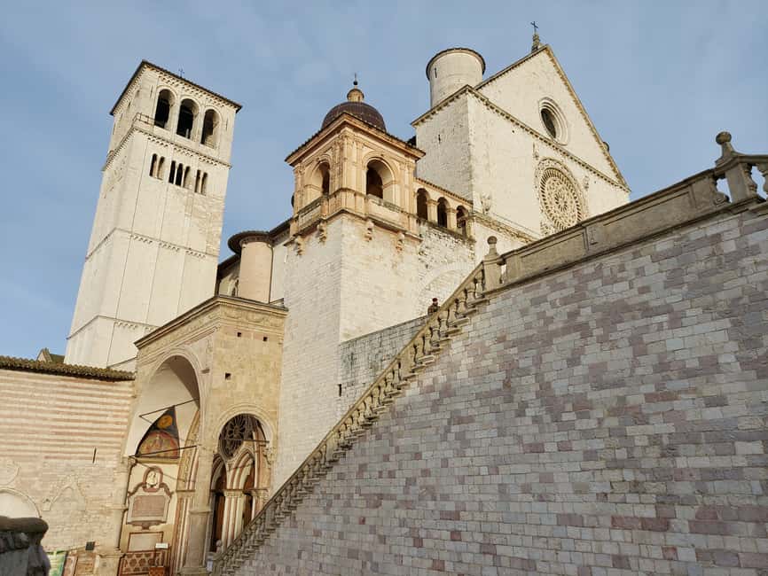 imagem n.2 de Assis: Visita Guiada Privada à Basílica de São Francisco atividade em Assis, Itália, carregada pelo fornecedor